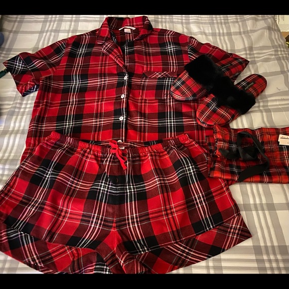 Victoria's Secret Other - Perfect comfy for this weather and holidays. New never worn. 3 pieces 😍❤️ V.S